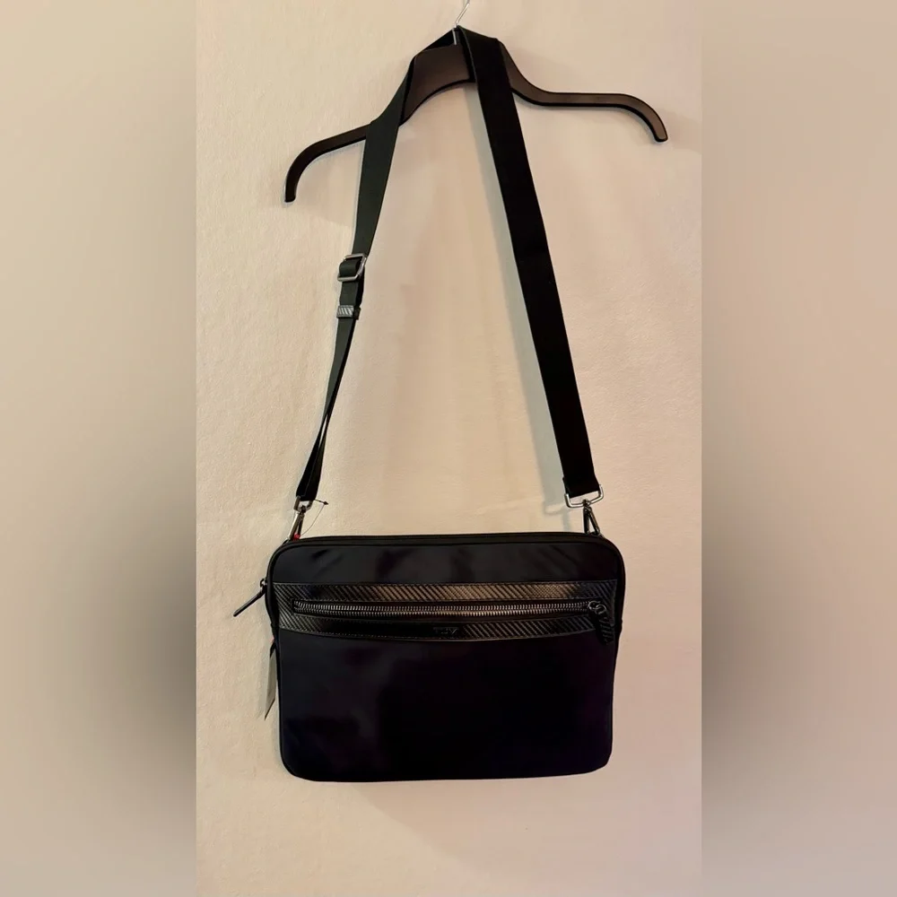 NWT TUMI Kalvin Laptop Crossbody Bag in Black